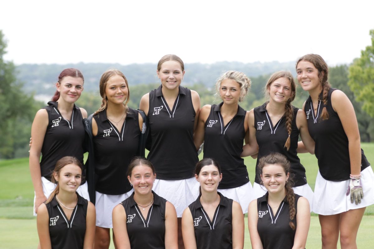 Tatum Miller, Kitt Steele, Sorsha Conroy, Lauren Langfeld, Savannah Loyd, Bailey Martin, Taydom Cummings, Coralie Schamp, Ariella Bustamante, Hailey Hawkins pose for a picture at their duel against the Monarchs