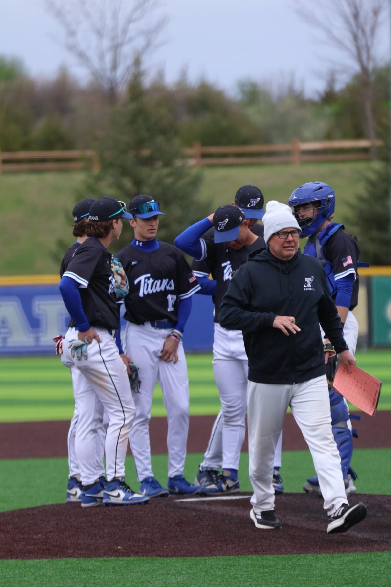 Coach Lynam and the baseball team huddled up together.